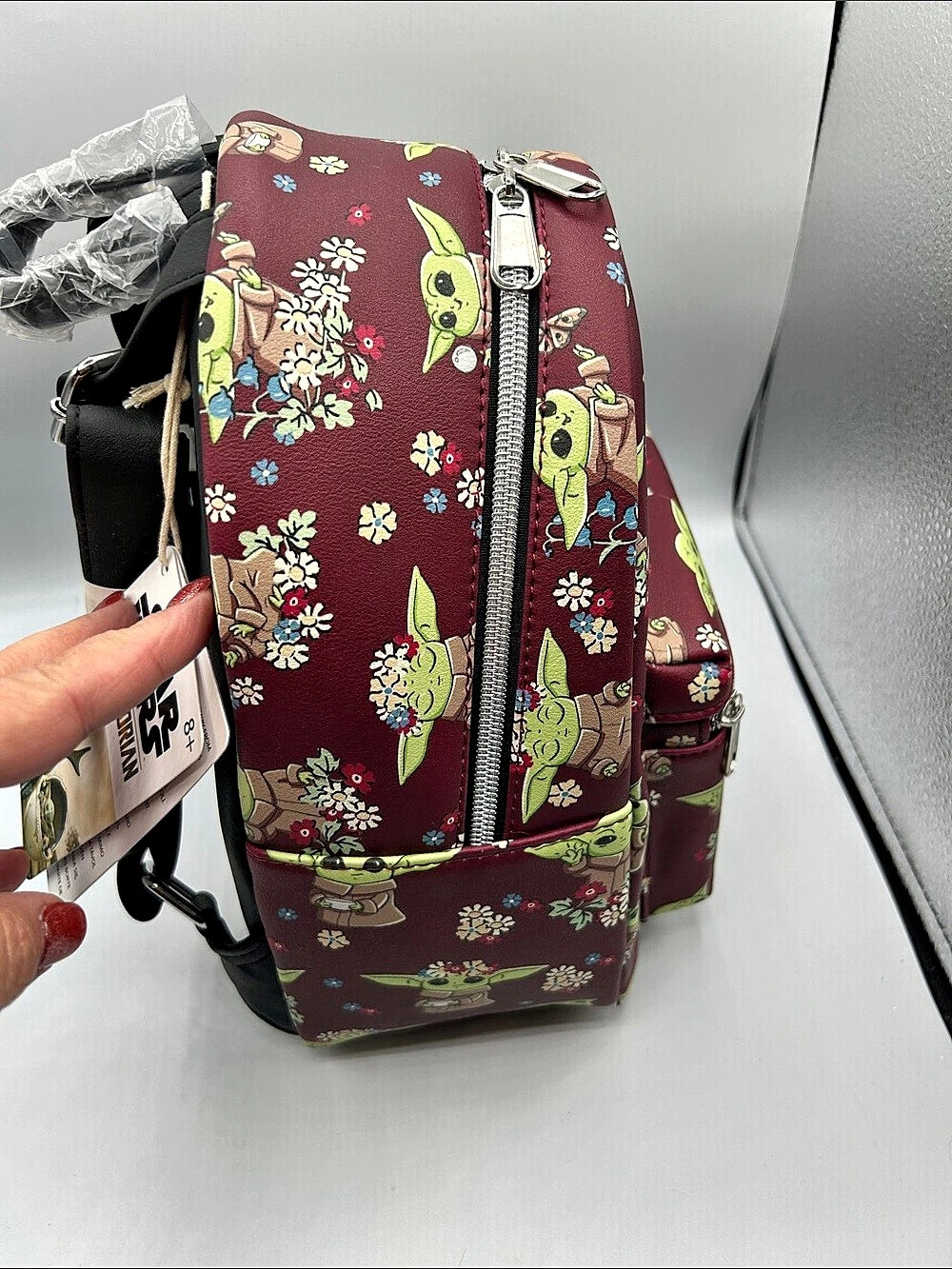 Star Wars The Child / Grogu floral backpack Floral Backpack Burgundy NWT - Picture 4 of 5